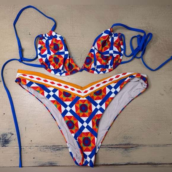 WEWOREWHAT Colorful Geometric Bikini Top - Picture 3 of 5